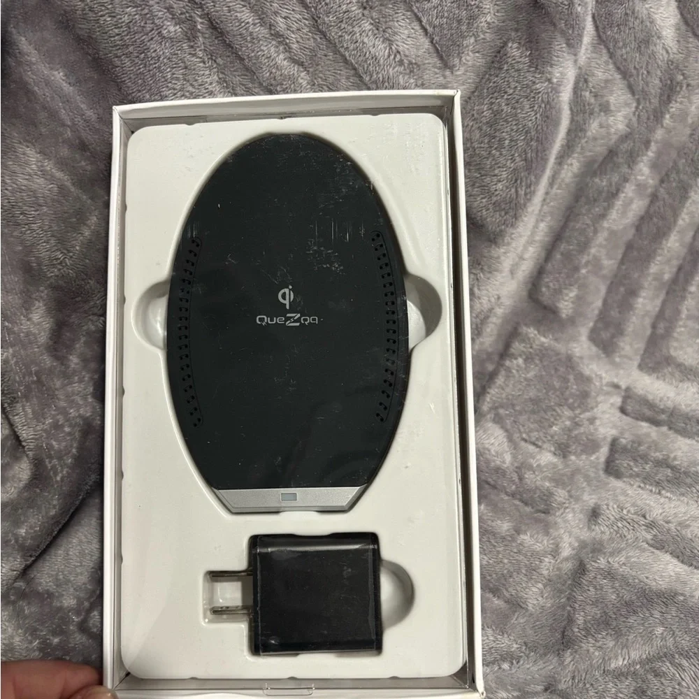 Wireless charging stand. Simultaneously charge your‎ iPhone and AirPods.